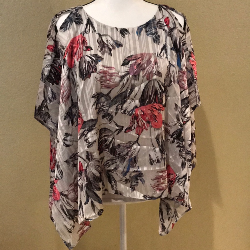 👚 NWT Jennifer Lopez Vibrant Oasis shirt